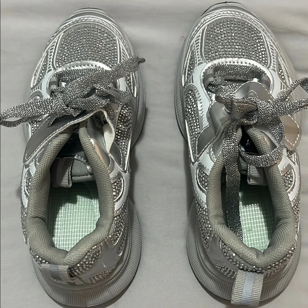 SHEIN Silver and White Sneakers Modern Sporty Design
